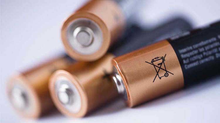 Cómo desechar baterías y más