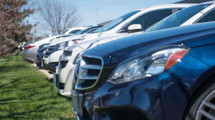 ¿Vas a comprar un carro, SUV o una camioneta?